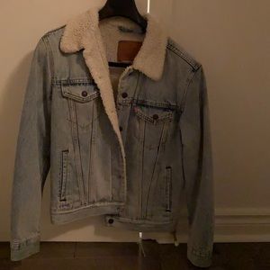 Vintage Levi’s Sherpa jean jacket. Worn once, good condition